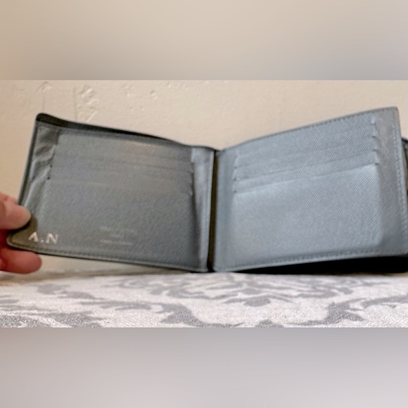 Louis Vuitton Men’s Tri Fold Gray Wallet - Picture 4 of 10